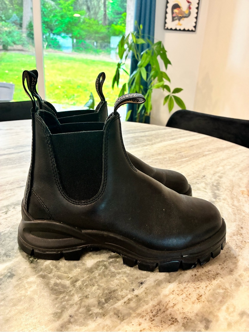 Blundstone Black Chelsea Ankle Boots - Slip-On Rugged BootiesBlundstone Chelsea